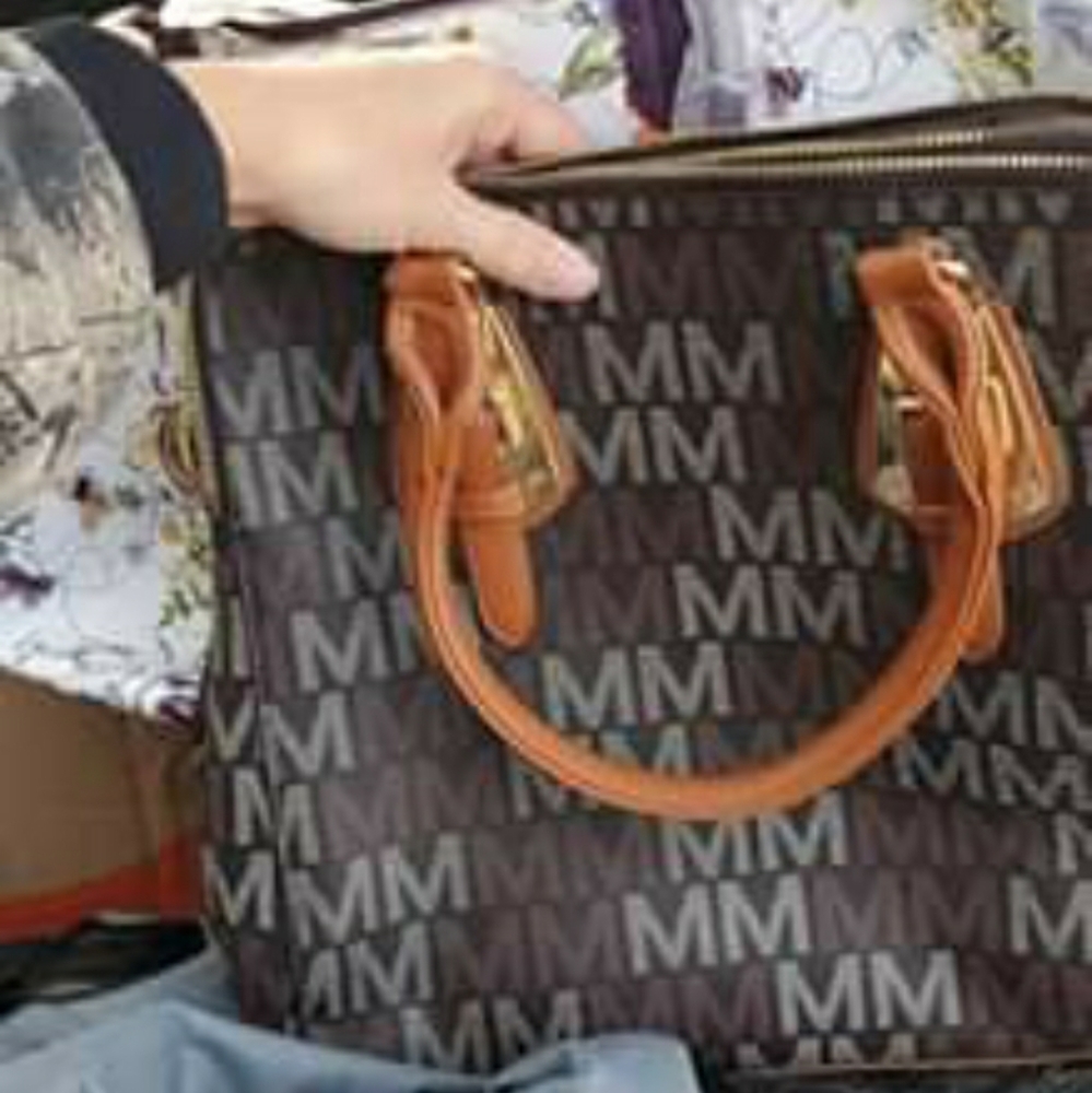 purses - Picture 4 of 4